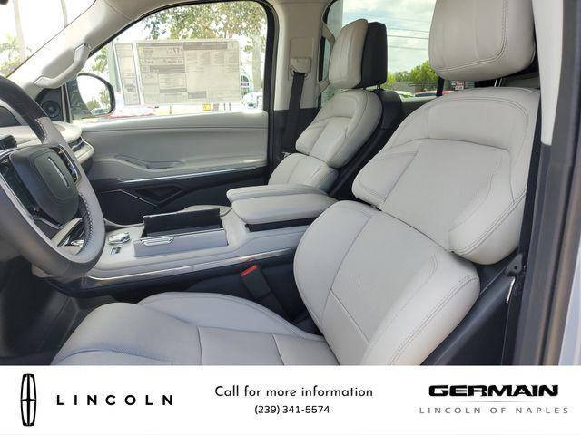 new 2025 Lincoln Navigator car, priced at $103,690