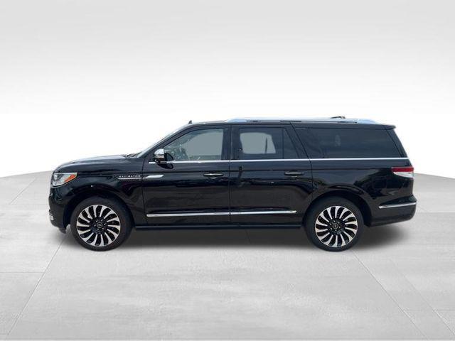 used 2022 Lincoln Navigator car, priced at $73,986