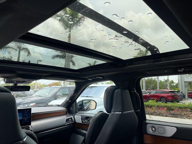 used 2022 Lincoln Navigator car, priced at $73,986