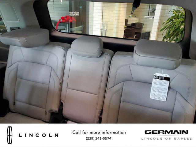 new 2025 Lincoln Navigator car, priced at $103,690