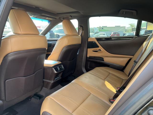 used 2019 Lexus ES 300h car, priced at $24,999