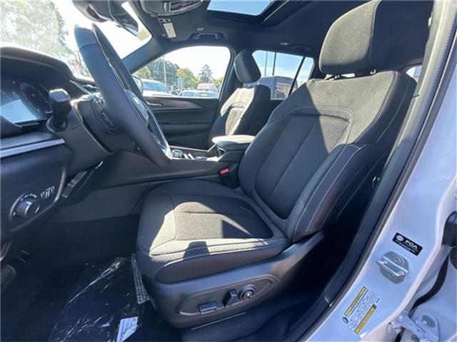 new 2025 Jeep Grand Cherokee car, priced at $39,825