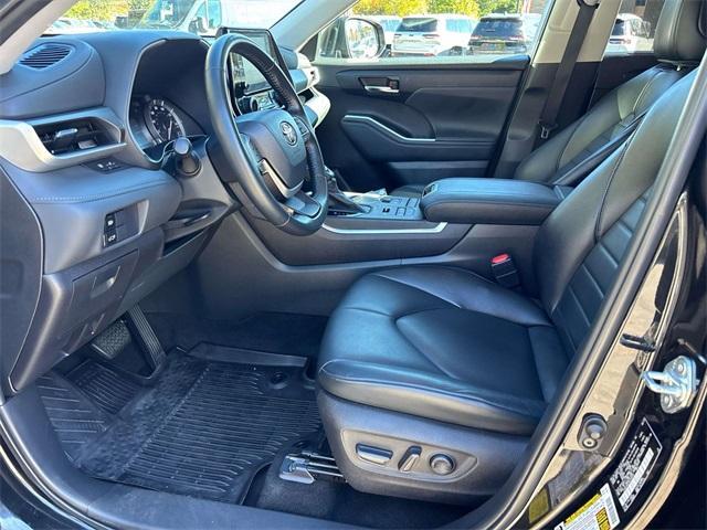 used 2022 Toyota Highlander car, priced at $37,995