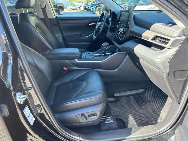 used 2022 Toyota Highlander car, priced at $37,995