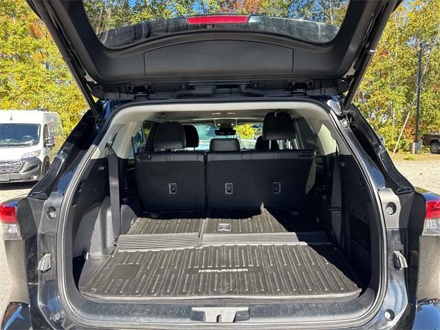 used 2022 Toyota Highlander car, priced at $37,995