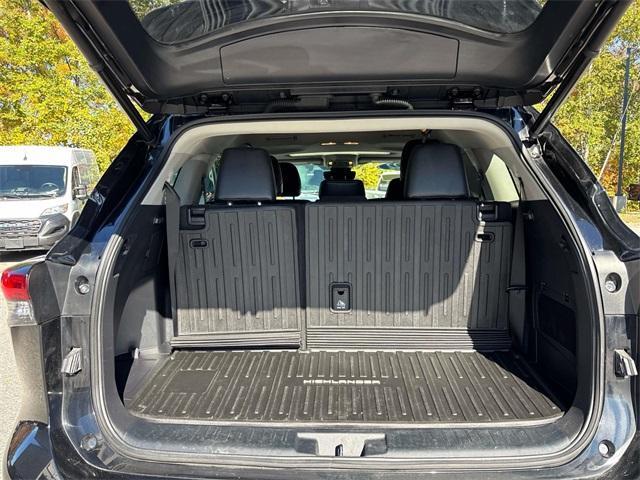 used 2022 Toyota Highlander car, priced at $37,995