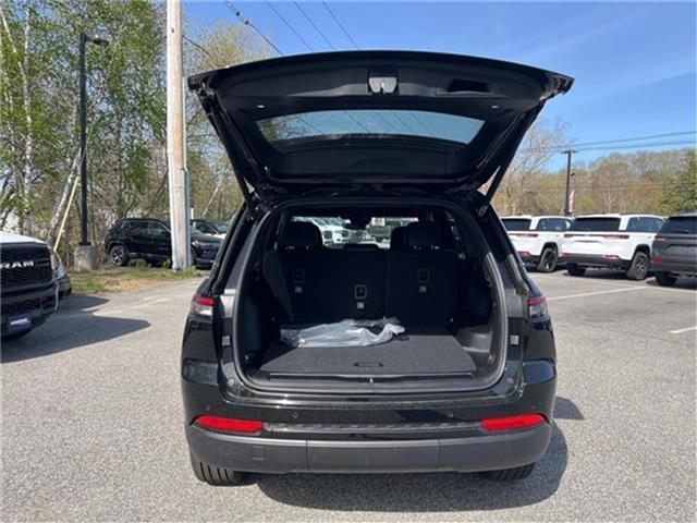 new 2025 Jeep Grand Cherokee car, priced at $45,906
