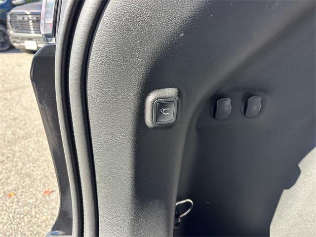 used 2019 Jeep Cherokee car, priced at $20,995