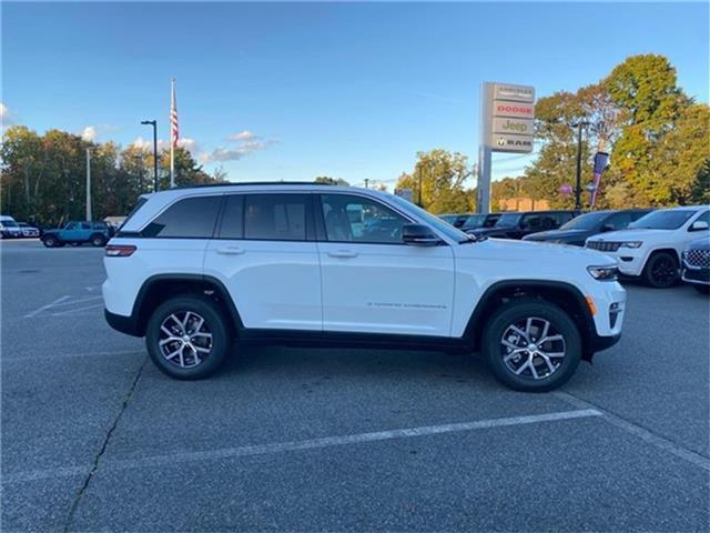 new 2025 Jeep Grand Cherokee car, priced at $43,100