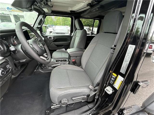 new 2025 Jeep Wrangler car, priced at $46,070