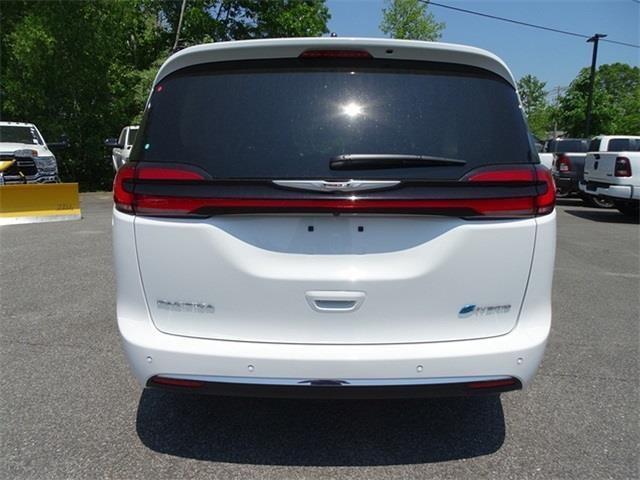 new 2023 Chrysler Pacifica Hybrid car