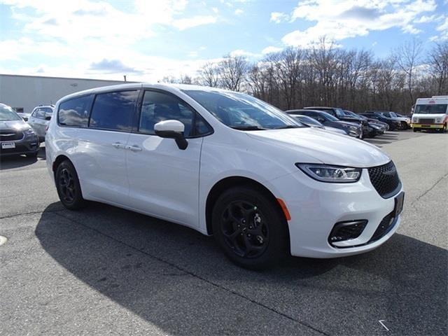 new 2023 Chrysler Pacifica Hybrid car, priced at $53,085