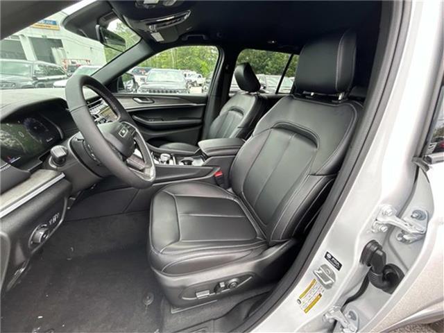 new 2025 Jeep Grand Cherokee car, priced at $45,875