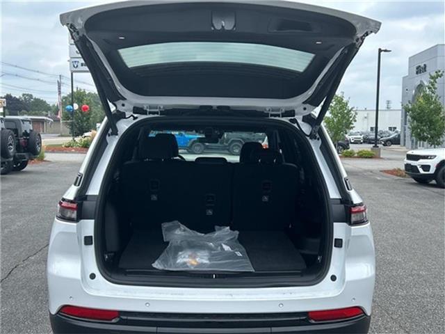 new 2025 Jeep Grand Cherokee car, priced at $45,875