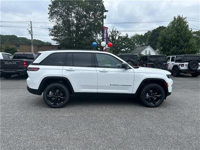 new 2025 Jeep Grand Cherokee car, priced at $45,875