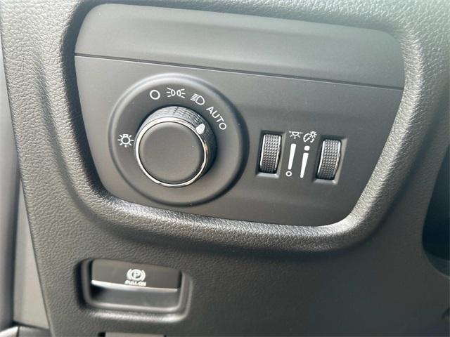 used 2025 Jeep Grand Cherokee car, priced at $36,900