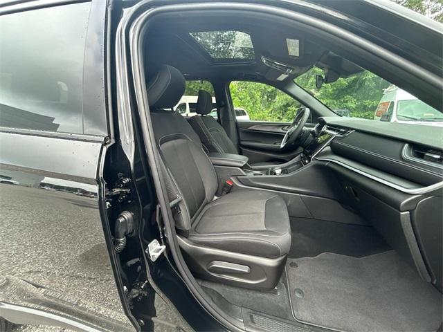 used 2025 Jeep Grand Cherokee car, priced at $36,900