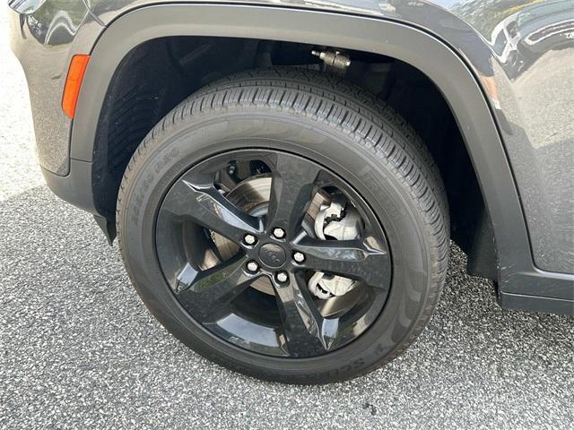 used 2025 Jeep Grand Cherokee car, priced at $41,997