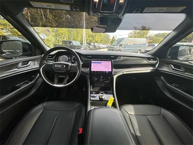 used 2025 Jeep Grand Cherokee car, priced at $41,997
