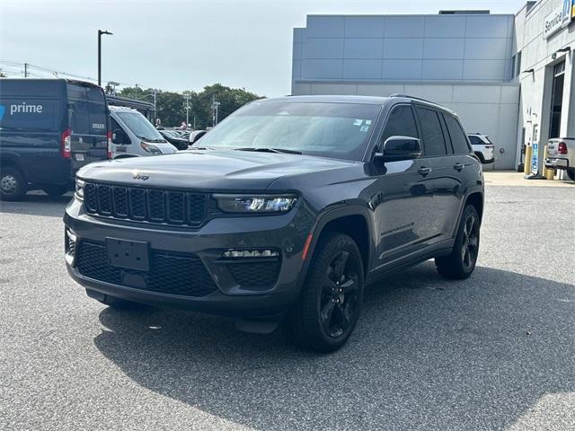 used 2025 Jeep Grand Cherokee car, priced at $41,997