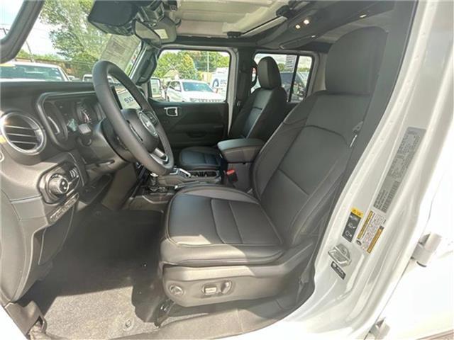 new 2025 Jeep Gladiator car, priced at $48,477