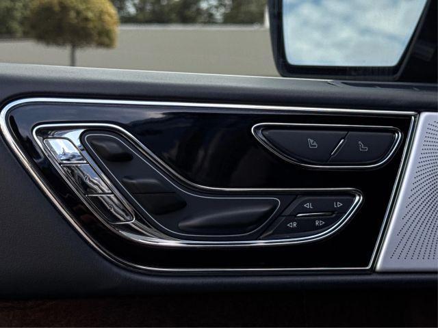 used 2022 Lincoln Navigator car, priced at $59,995