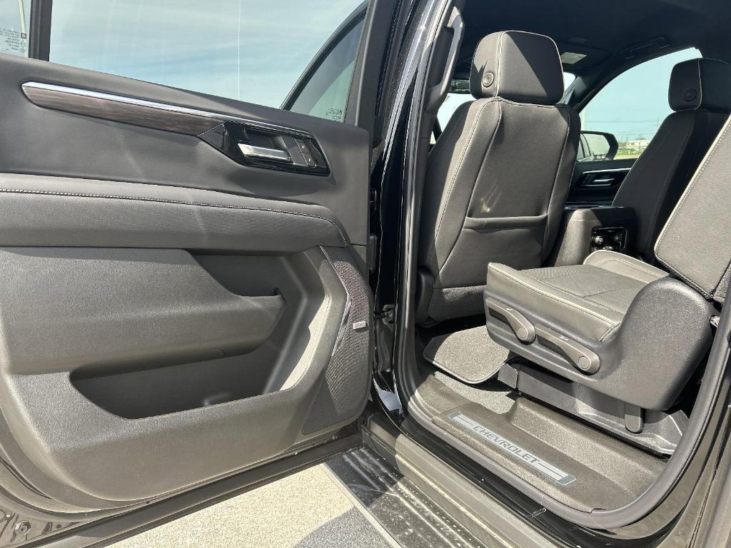 new 2025 Chevrolet Suburban car, priced at $82,095