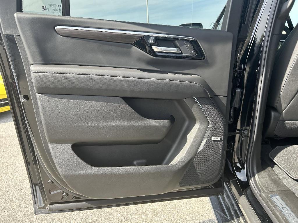new 2025 Chevrolet Suburban car, priced at $82,095