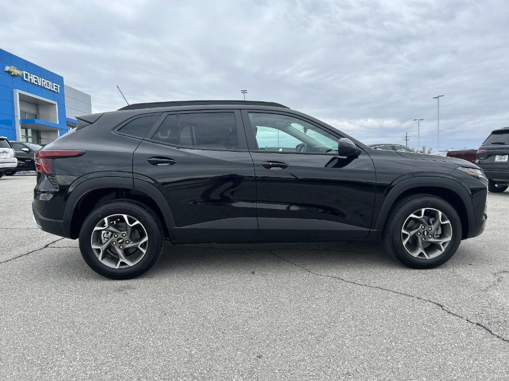 new 2025 Chevrolet Trax car, priced at $25,385