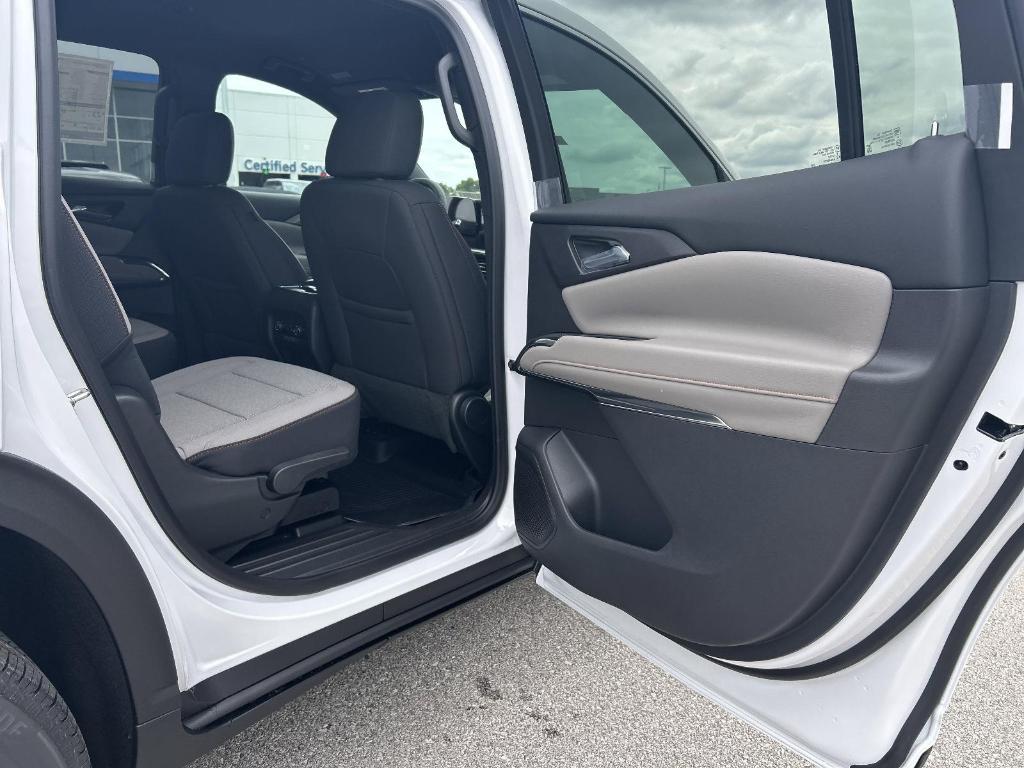 new 2025 Chevrolet Traverse car, priced at $43,045