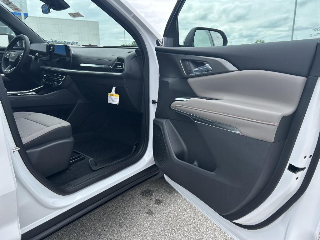 new 2025 Chevrolet Traverse car, priced at $43,045