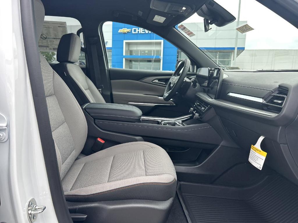new 2025 Chevrolet Traverse car, priced at $43,045