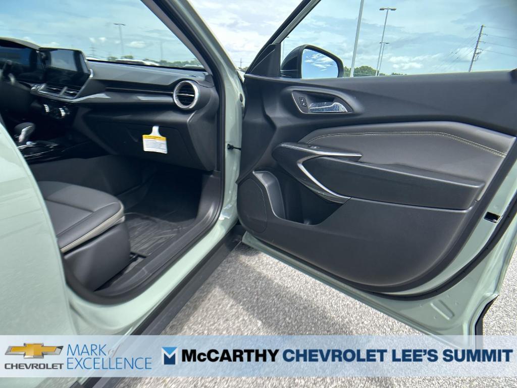 new 2025 Chevrolet Trax car