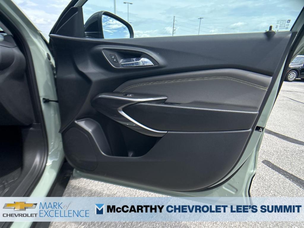 new 2025 Chevrolet Trax car