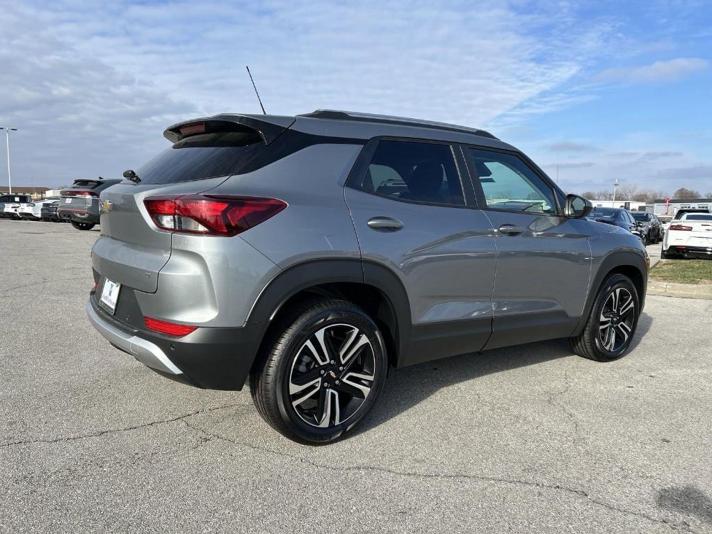 new 2025 Chevrolet TrailBlazer car, priced at $26,614