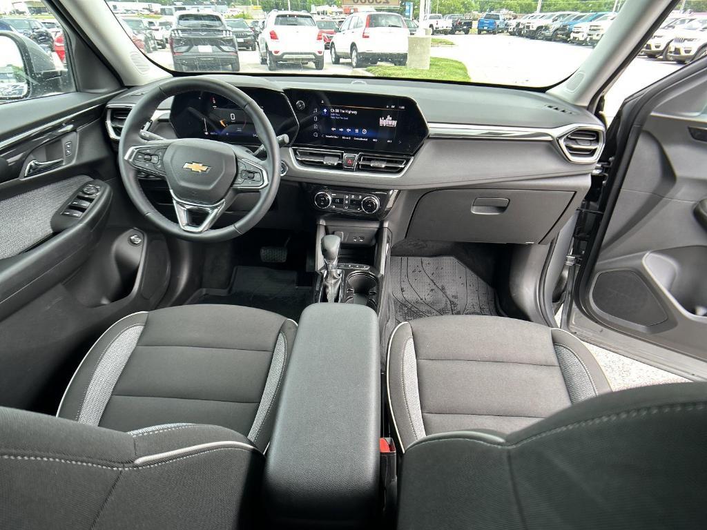 new 2025 Chevrolet TrailBlazer car, priced at $29,215