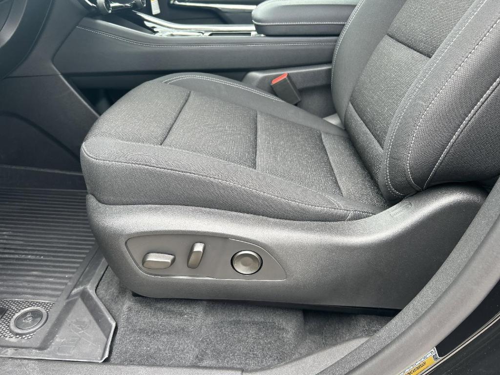 new 2025 Chevrolet Traverse car, priced at $43,045