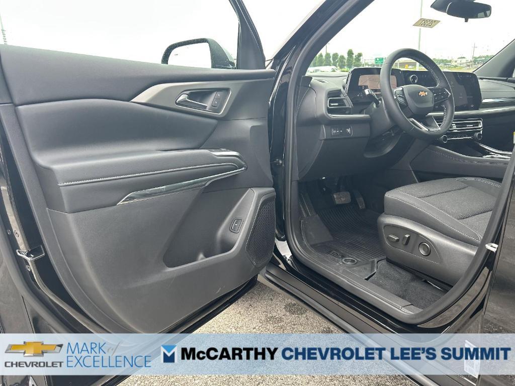 new 2025 Chevrolet Traverse car, priced at $42,000