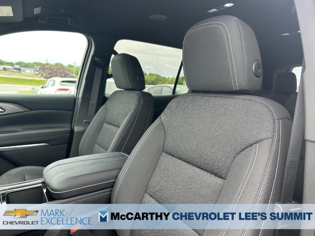 new 2025 Chevrolet Traverse car, priced at $42,000