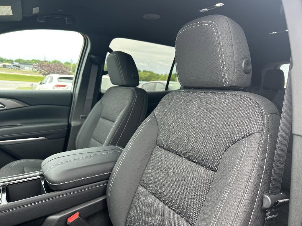 new 2025 Chevrolet Traverse car, priced at $43,045