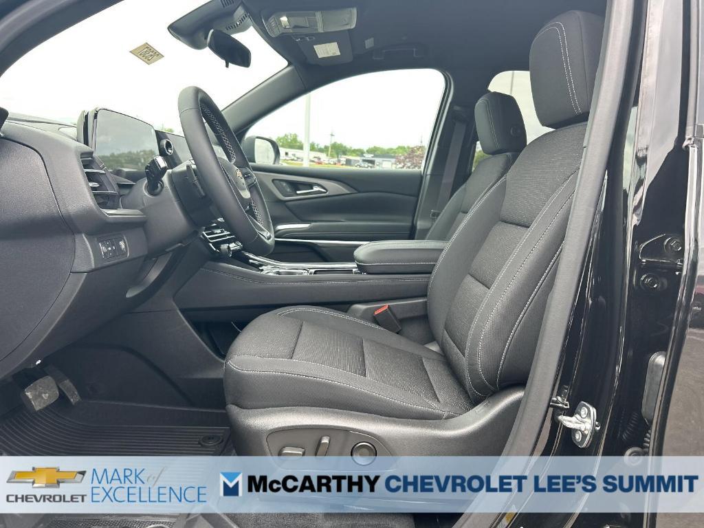new 2025 Chevrolet Traverse car, priced at $42,000