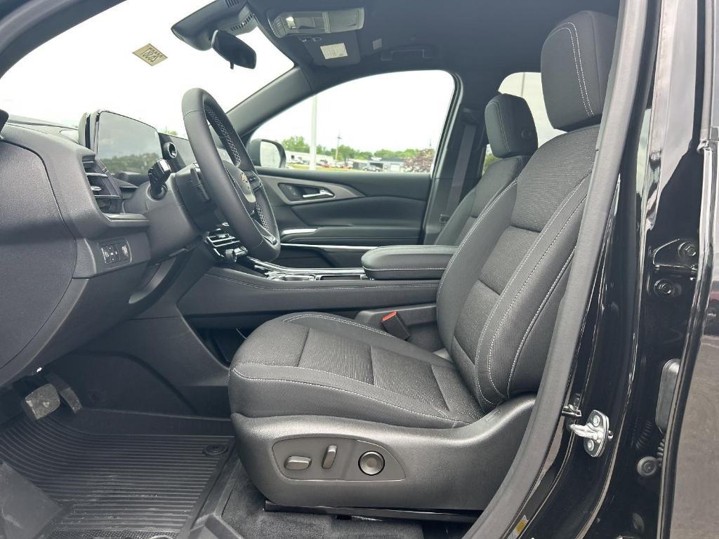 new 2025 Chevrolet Traverse car, priced at $43,045