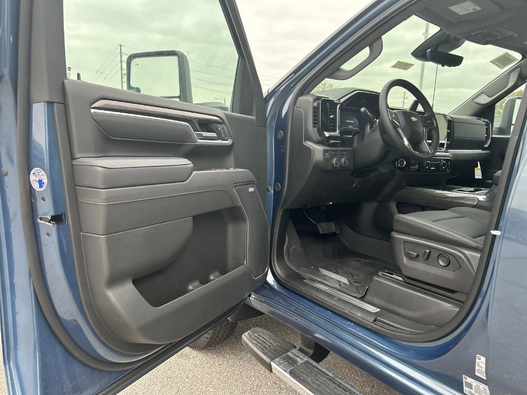 new 2025 Chevrolet Silverado 3500 car, priced at $73,075