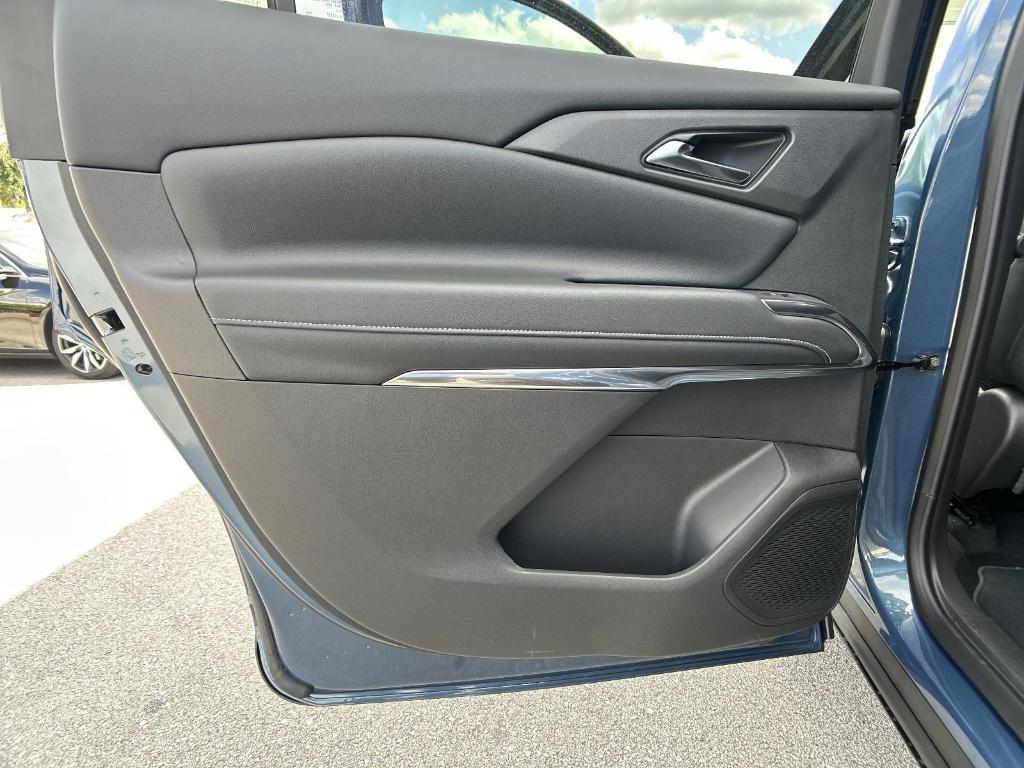new 2025 Chevrolet Traverse car, priced at $50,415