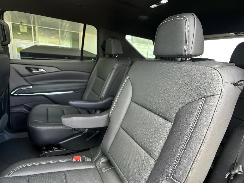 new 2025 Chevrolet Traverse car, priced at $50,415