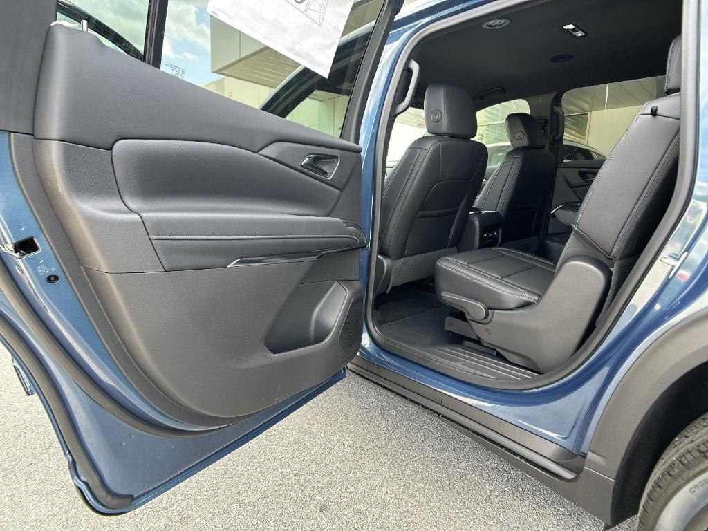 new 2025 Chevrolet Traverse car, priced at $50,415