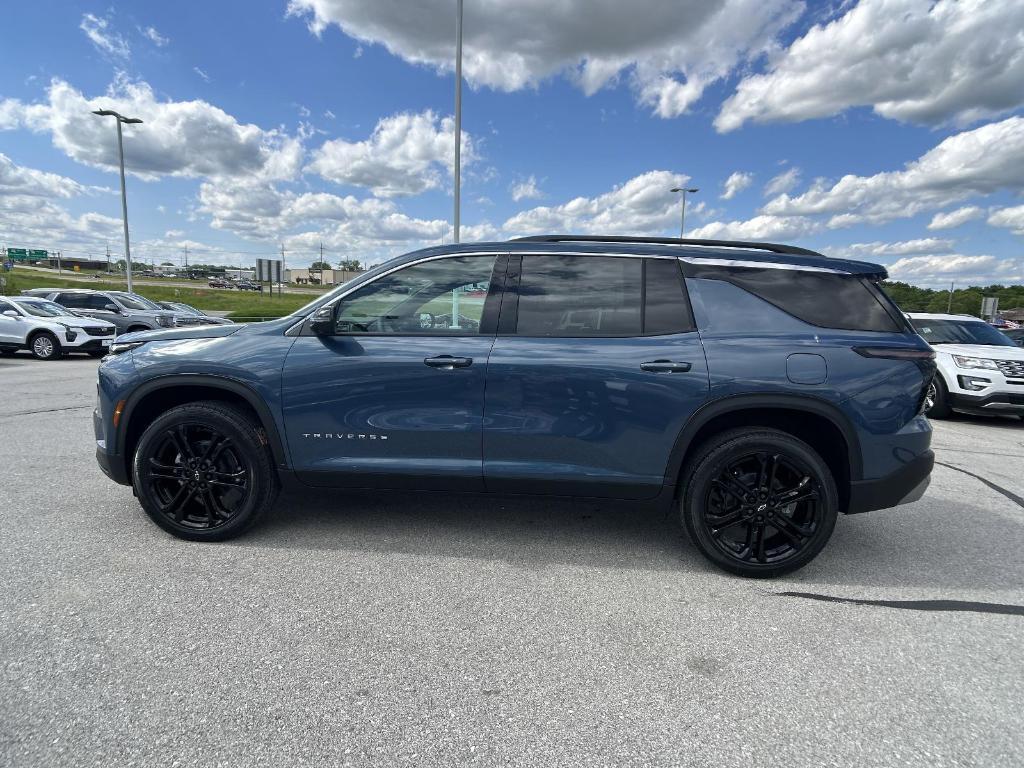 new 2025 Chevrolet Traverse car, priced at $50,415