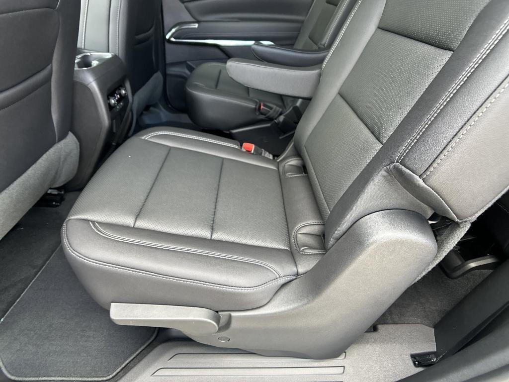 new 2025 Chevrolet Traverse car, priced at $50,415