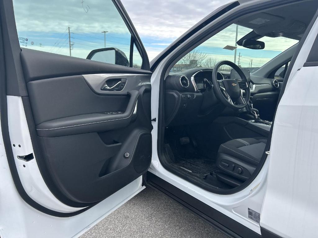 new 2025 Chevrolet Blazer car, priced at $35,230