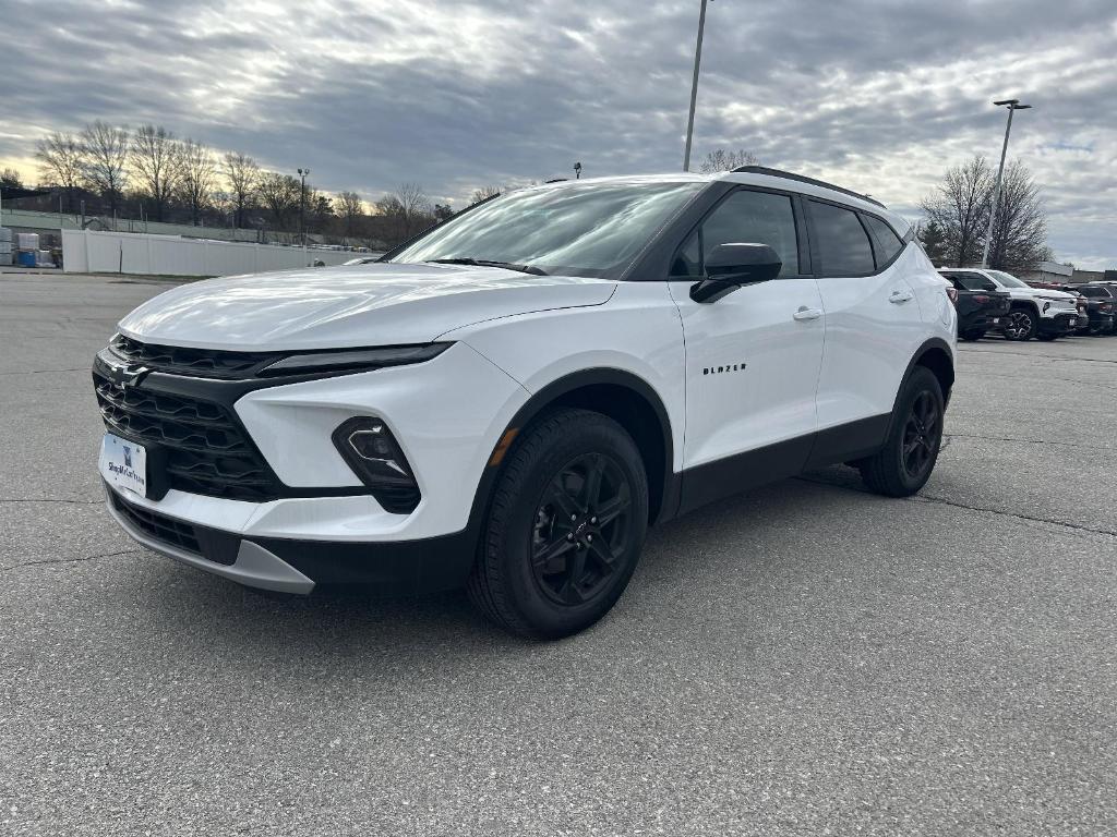 new 2025 Chevrolet Blazer car, priced at $35,230